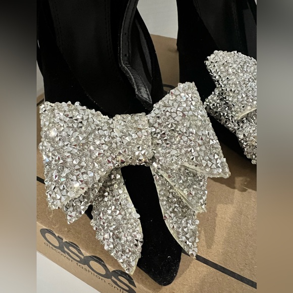 ASOS Velvet heeled mule!! Never worn- gorgeous bows on top! Size 7 - Picture 4 of 10